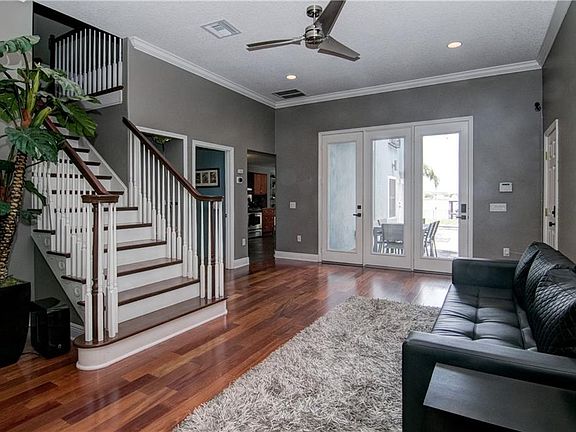 4th image of 4585 Beach Blvd