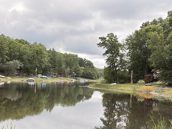 3rd image of 961 Lake Dr