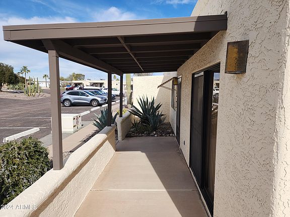 3rd image of 875 E LANCASTER Circle
