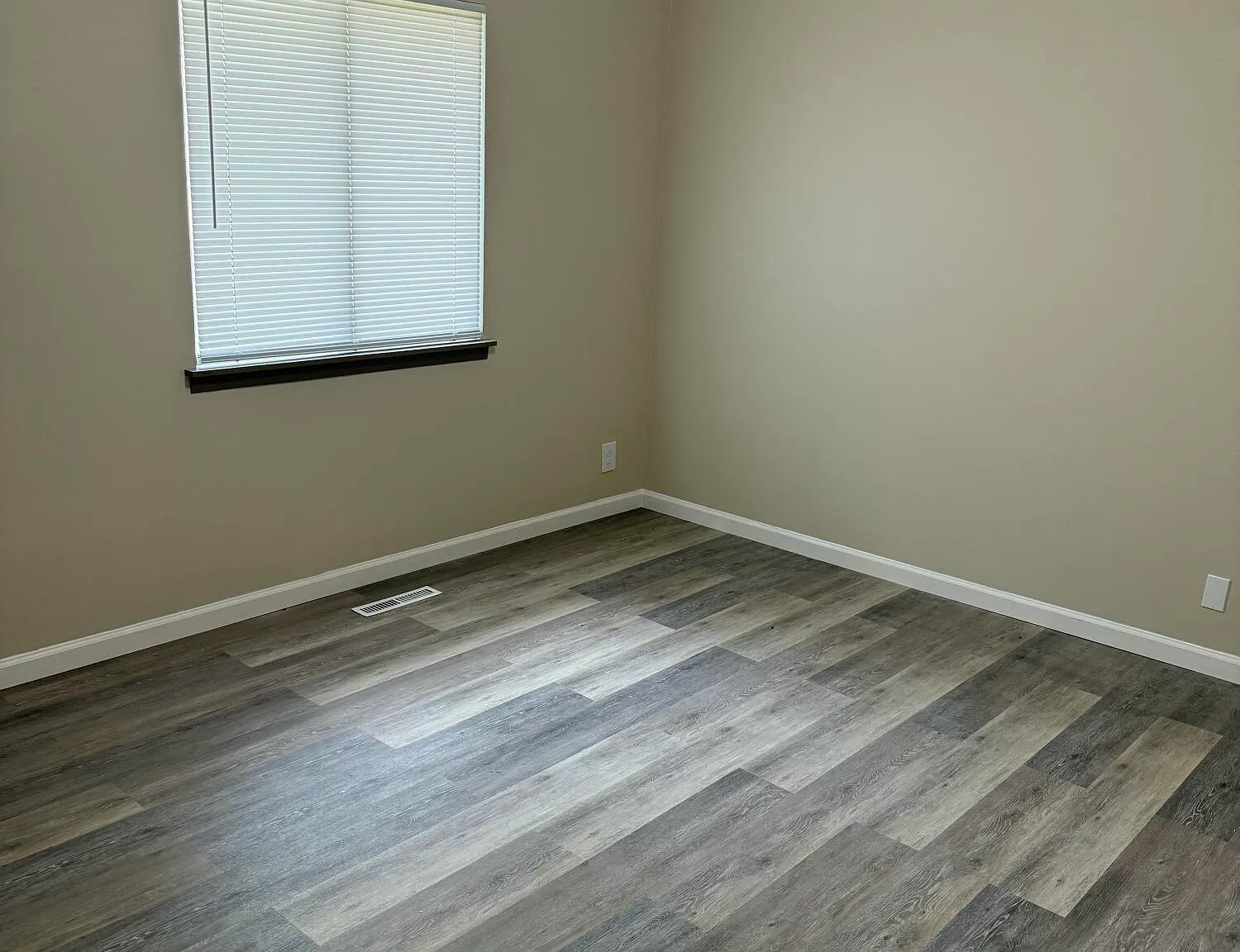2 bed, 1.0 bath, 1104 sqft, $1,000 — Photo 1