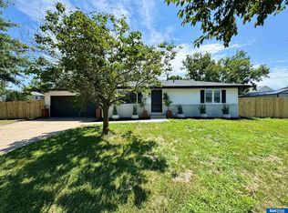 1101 W Leon Dr, Lincoln, NE 68521