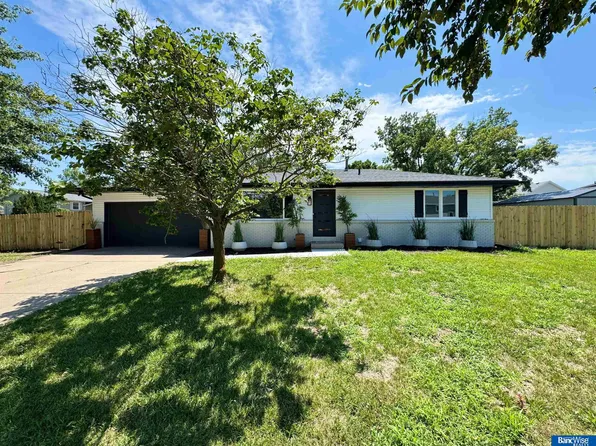 1101 W Leon Dr, Lincoln, NE 68521