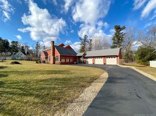 6 W Cove Rd, Moodus, CT 06469