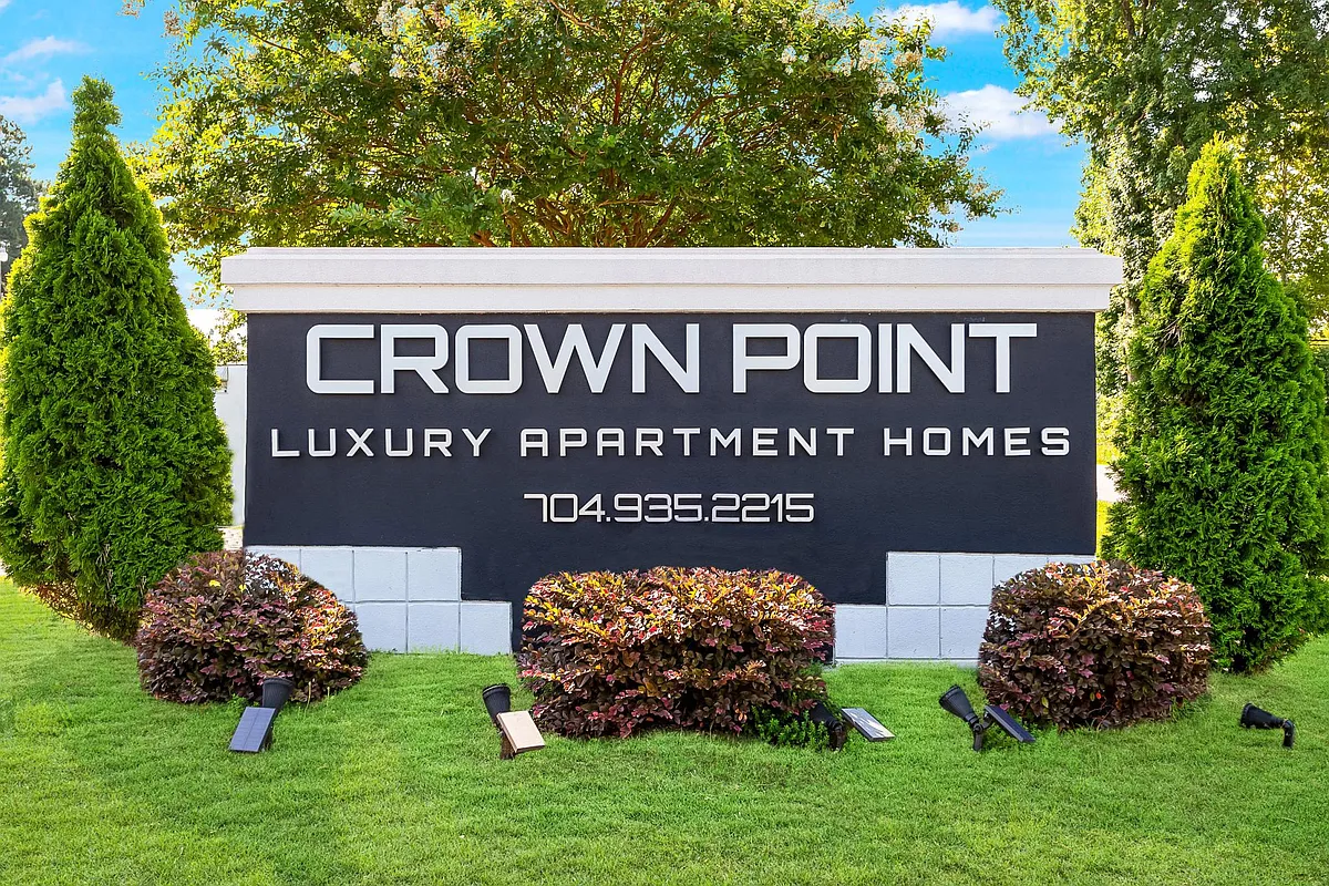 Building Photo - Crown Point at Sunset Drive