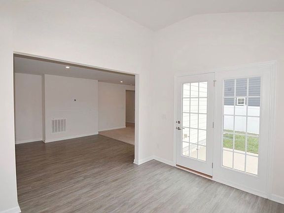 5th image of 2912 Bluestem Ln