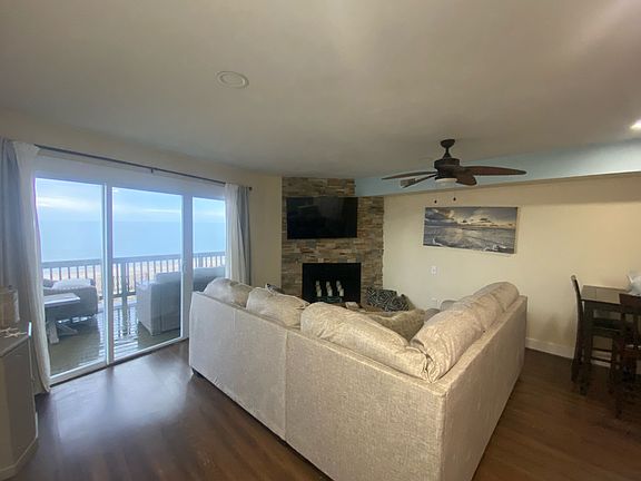 2nd image of 2545 Seaview Ave