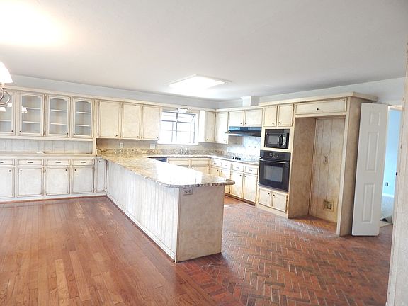 3rd image of 6307 Stoneham Dr