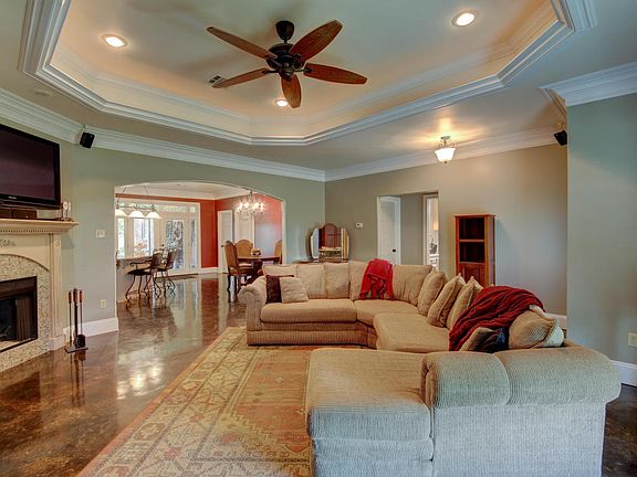 3rd image of 319 Village Park Dr