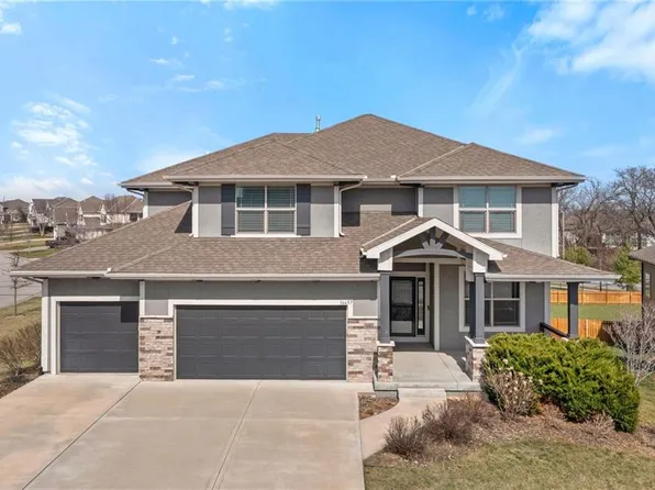 16657 S Chalet Dr, Olathe, KS 66062