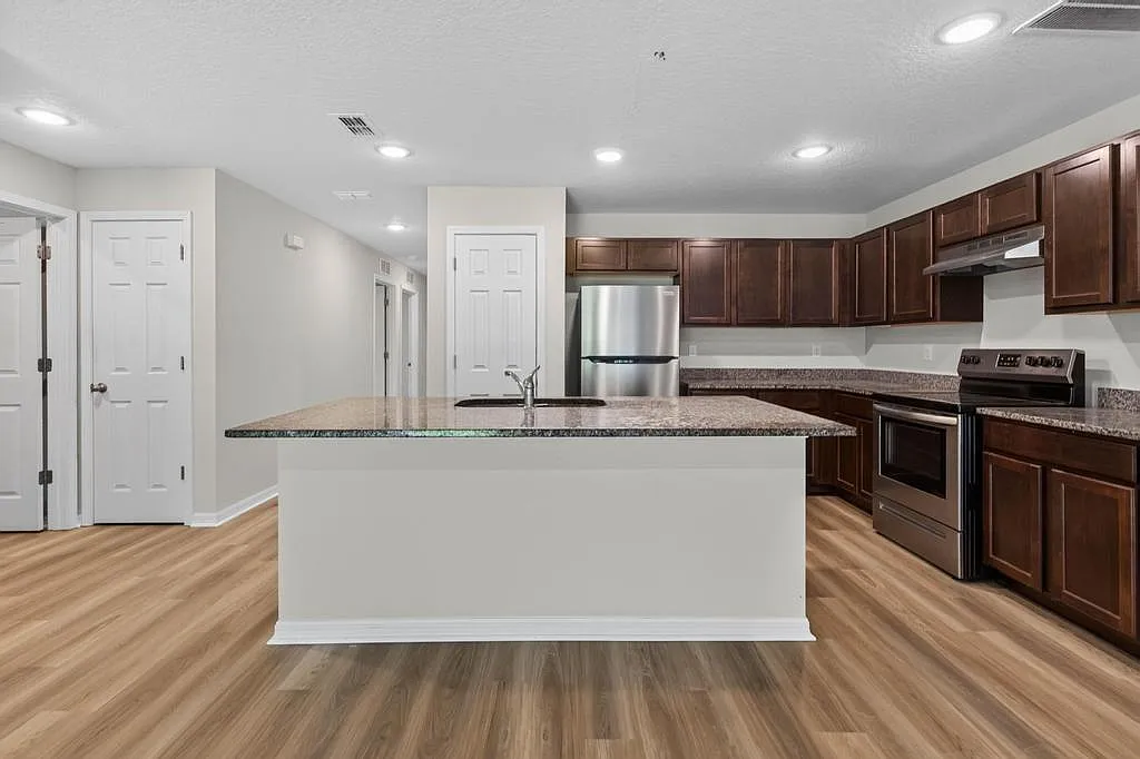 129 Wellwood Lane Unit B - Unit B — Photo 3