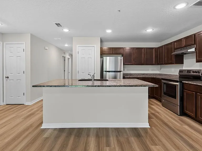 129 Wellwood Laneunit #B — Photo 3