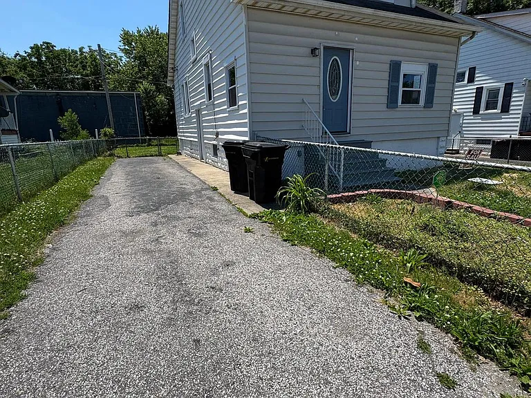 105 Williams Ave — Photo 1