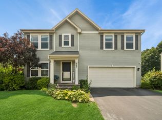 560 Canterbury Ln, Hampshire, IL 60140