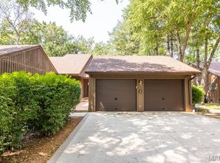 18 Garrettsen Dr, Belleville, IL 62223