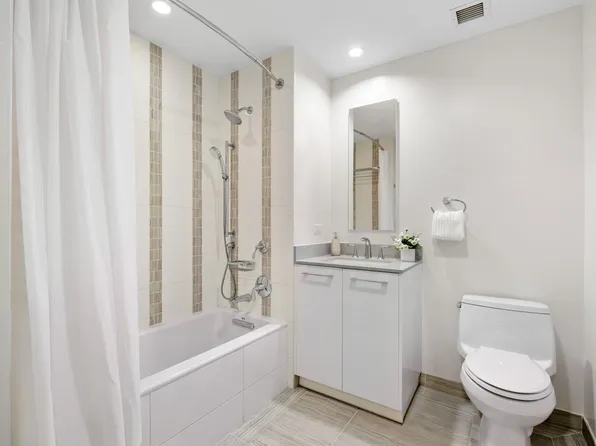 1200 Avenue At Port Imperial image 22 of 28