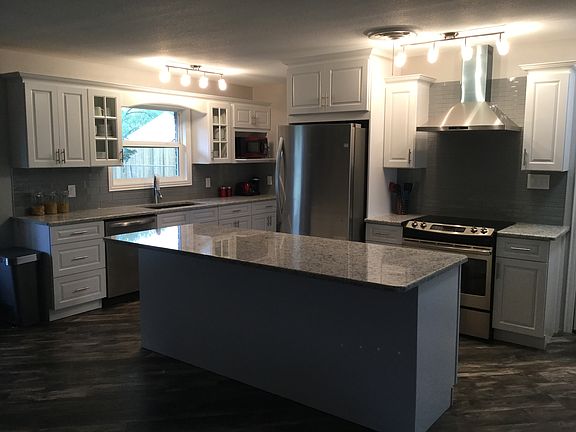 2nd image of 306 Banbury Ln