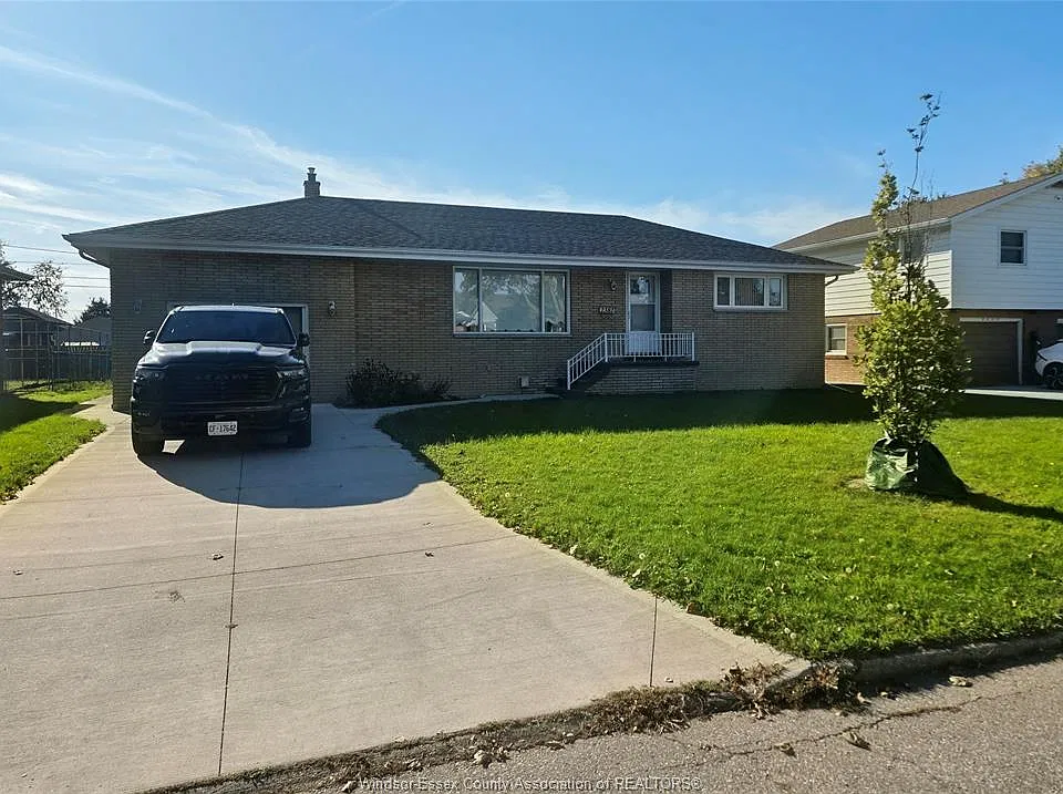 2381 Leonard Rd