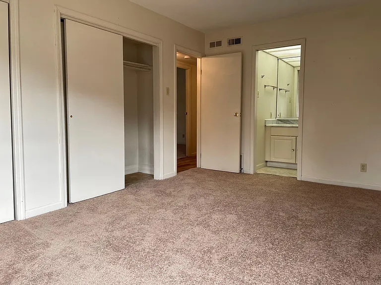 124 Jamestown Dr #C — Photo 12