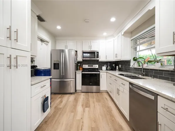 401 NW 83rd Way, Hollywood, FL 33024