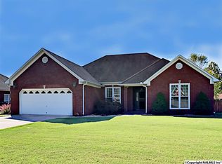 1606 Crown Pointe Dr NE, Hartselle, AL 35640