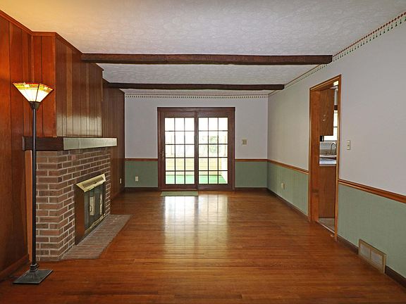 4th image of 9879 Circle Dr