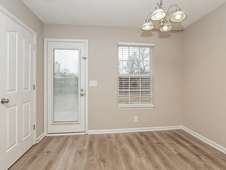 1514 Killarney Dr — Photo 6