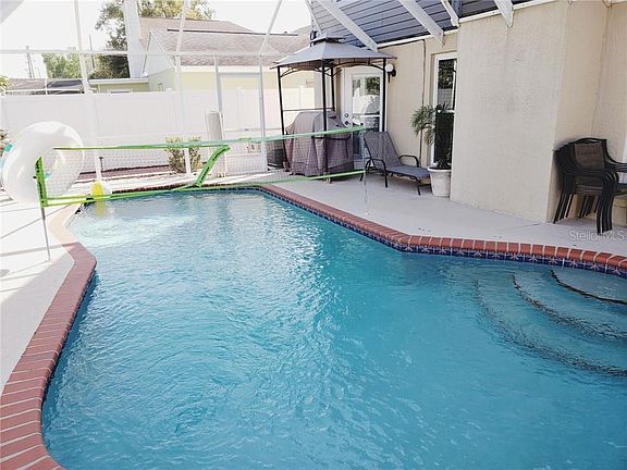 5th image of 643 Queensbridge Dr