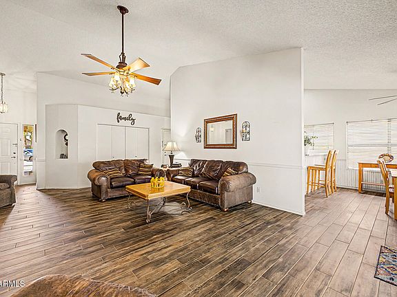 3rd image of 3053 E LOCKWOOD Street