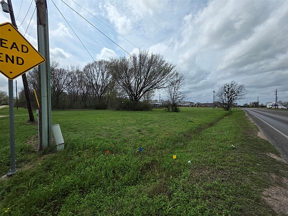 3rd image of 515 408th Spur