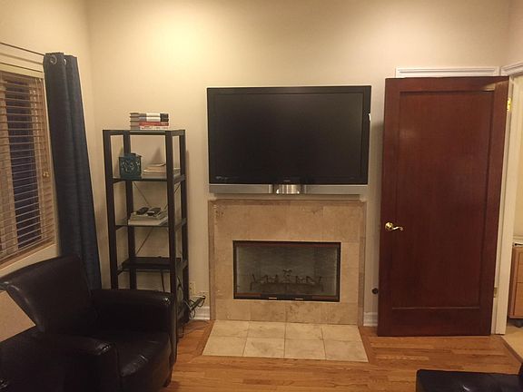 2nd image of 835 N Wilcox Ave