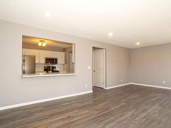 3rd image of 2161 Kinnrow Ave NW