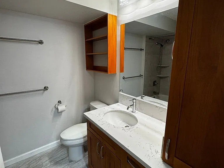 440 Lewers St #403 — Photo 9