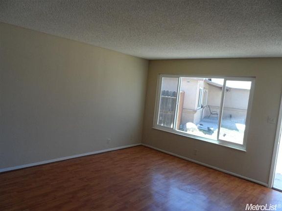 2nd image of 842 Garden Gate Dr