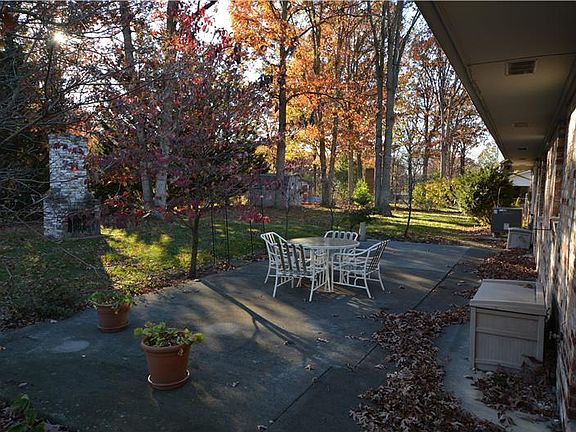 3rd image of 112 Laurel Hill Dr