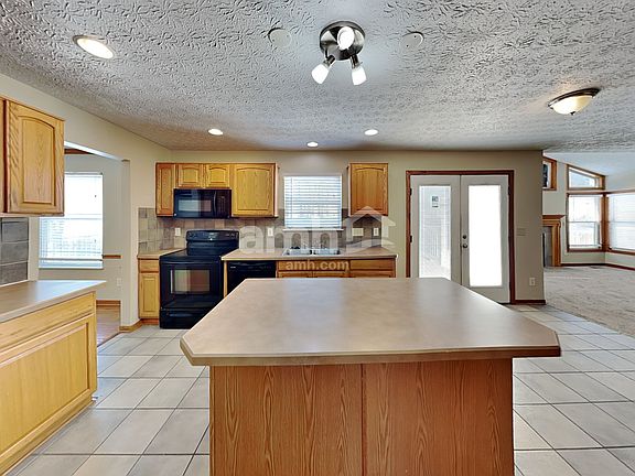 3rd image of 375 Highbanks Valley Dr