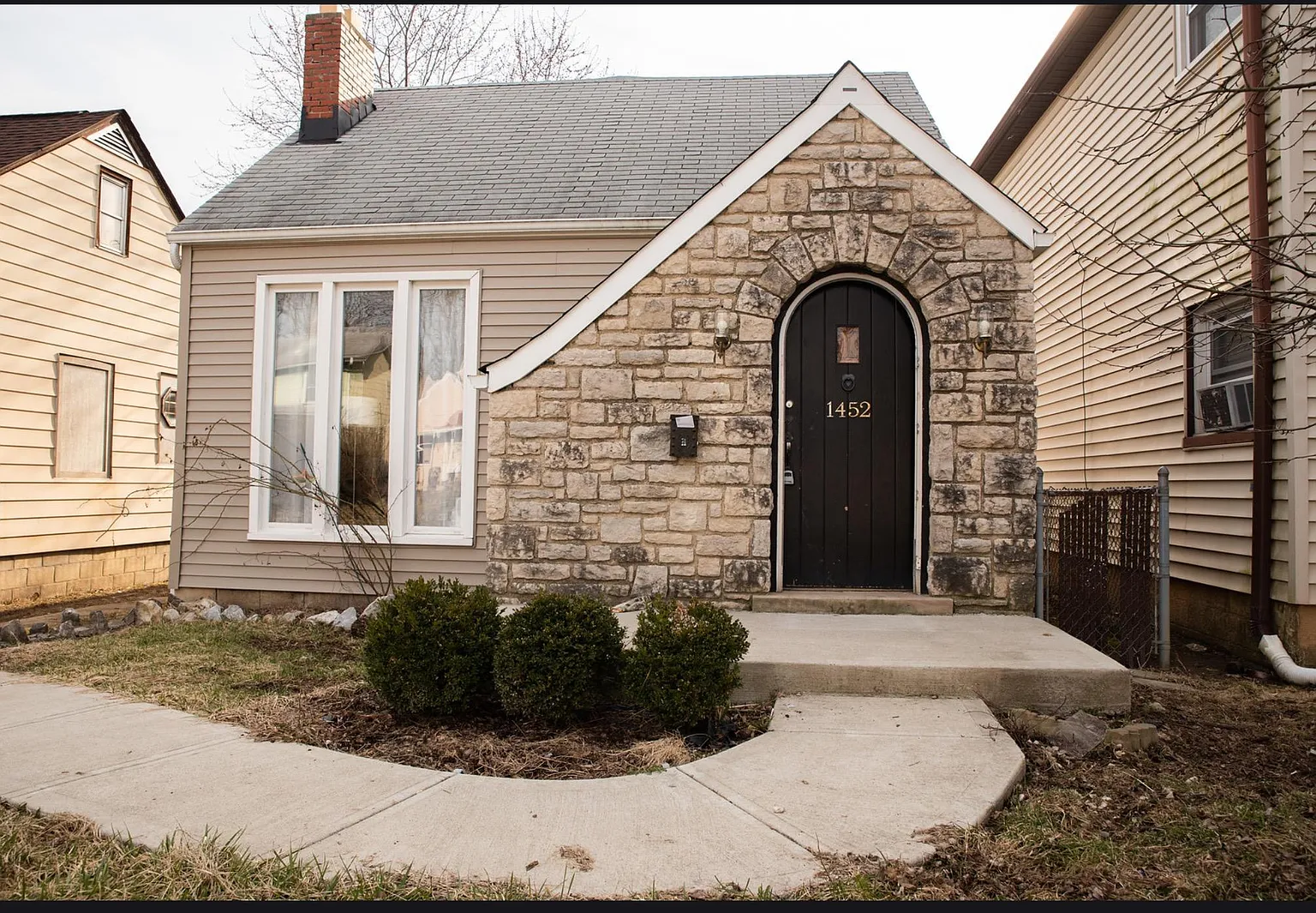 1452 Oakwood Ave photo 1