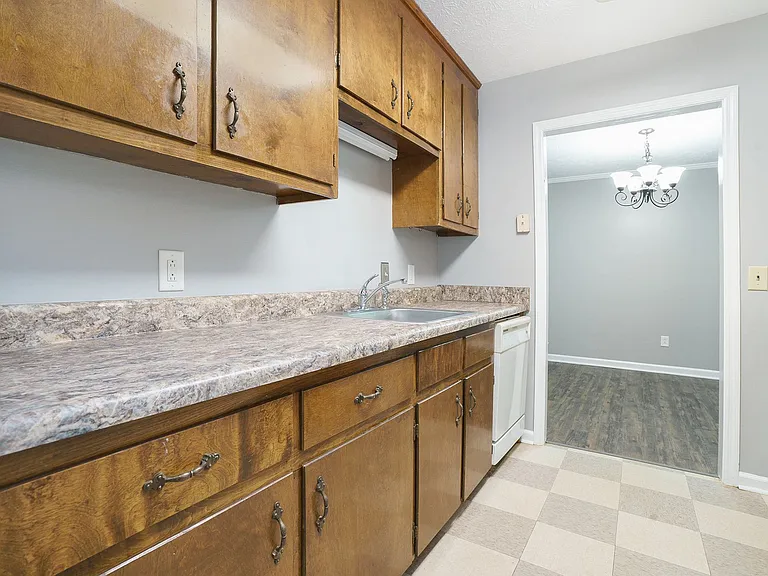 104 Oak Park Ct — Photo 7