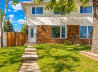 3131 E Dover Cres SE, Calgary, AB T2B1V4