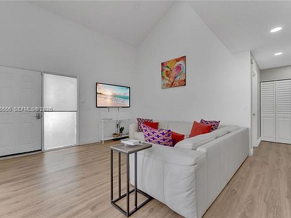 4th image of 20903 Leeward Ct #Townhouse 311-1