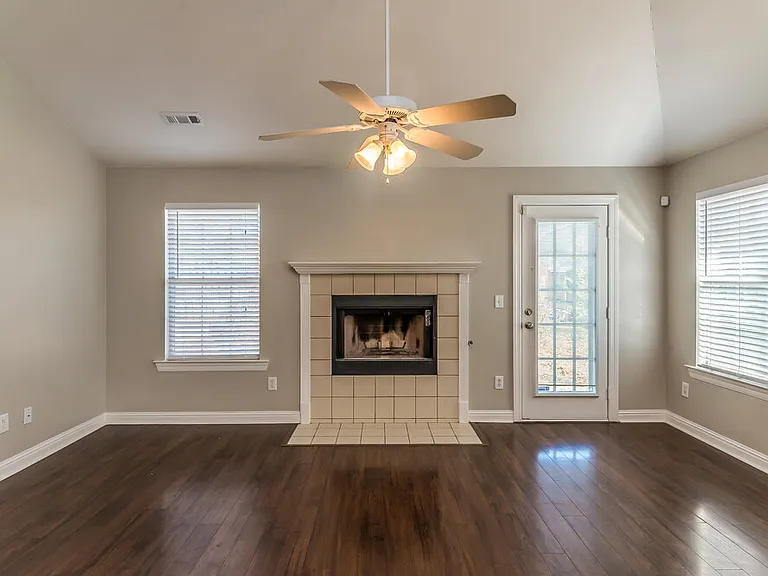 208 Ben Alex Ct — Photo 3