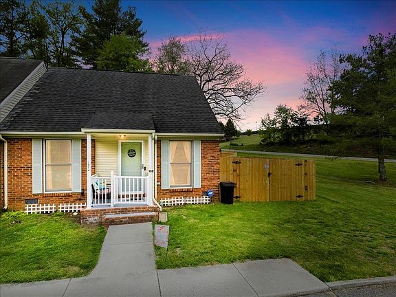 3rd image of 101 Lovely Mount Dr APT A