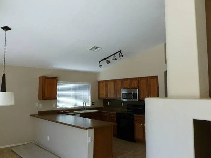 3 bed, 1864 sqft, $1,995 — Photo 3