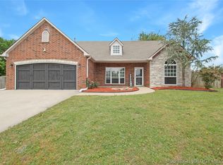2602 SW Wolf Run Dr, Claremore, OK 74019