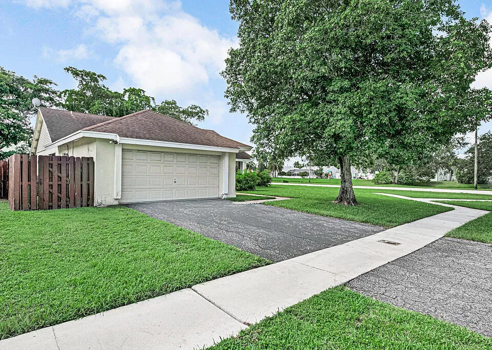 7828 Roble Ln