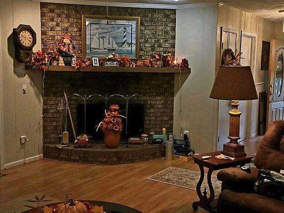 3rd image of 933 Lorraine Drive