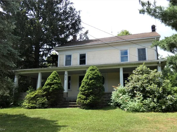 9705 Washington St, Chagrin Falls, OH 44023