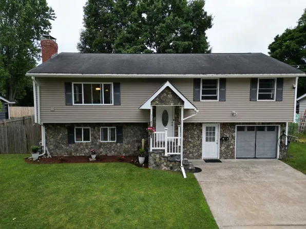 71 Venus Avenue, Burlington, VT 05408