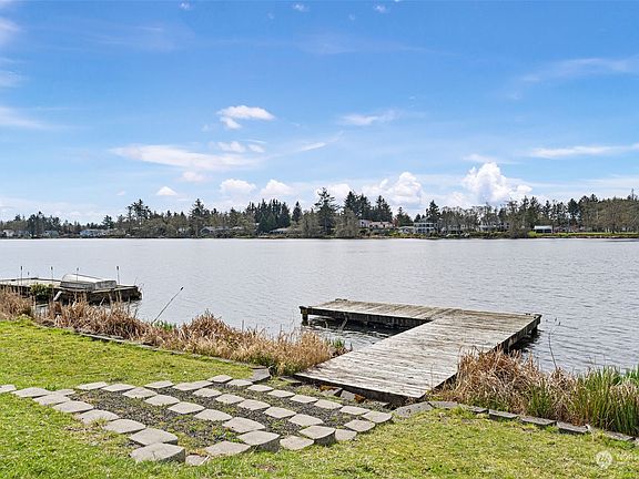 4th image of 661 Lake Island Avenue SE