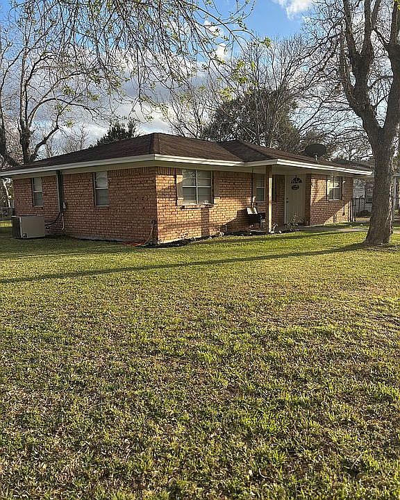 1st image of 407 Hurst St