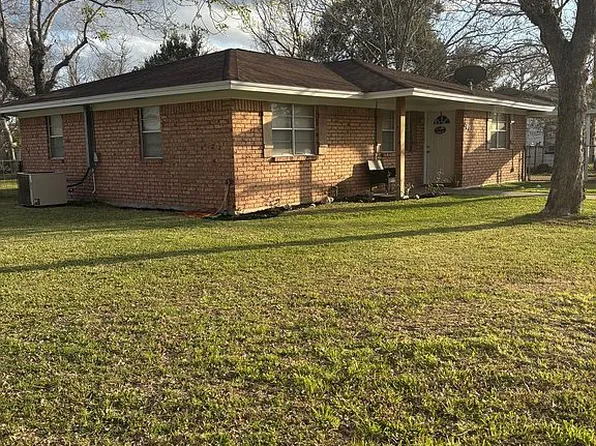 407 Hurst St, Edna, TX 77957